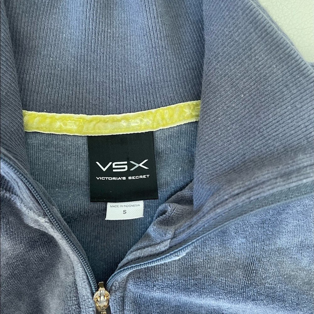 2 VSX Sweaters - Picture 3 of 7